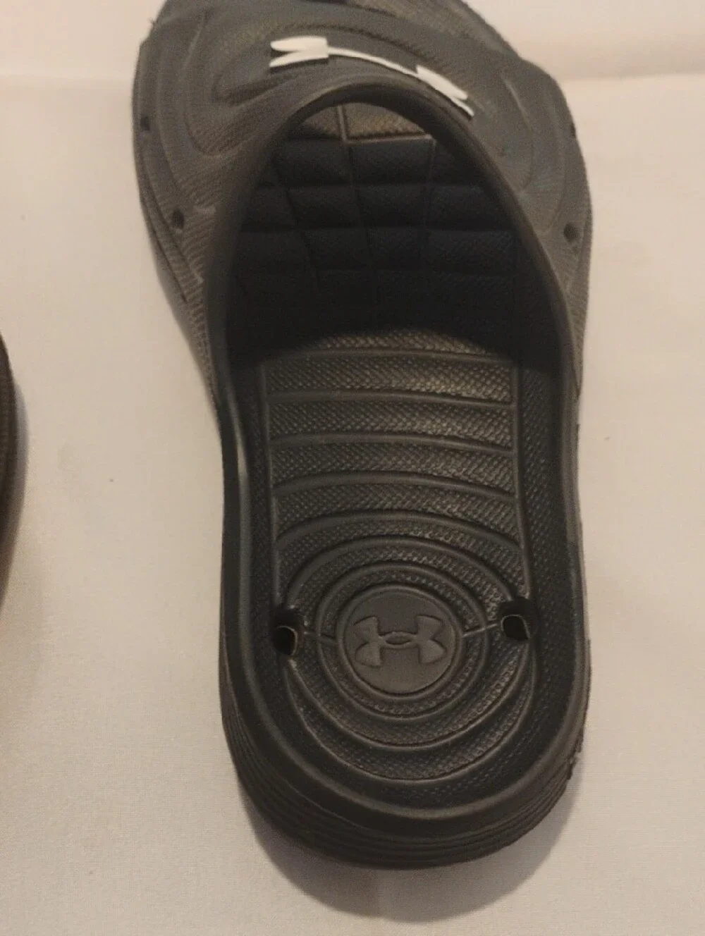 ✨ Under Armour Youth Locker IV Slides Black Size 2 ✨